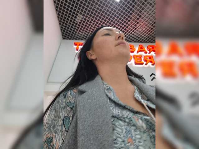 DIVORA live cam on BongaCams