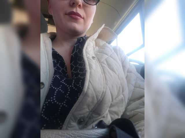 DIVORA's BongaCams show and profile