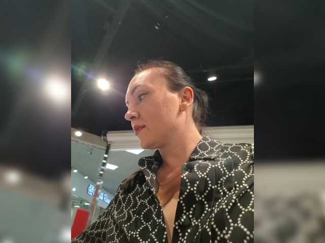DIVORA live cam on BongaCams