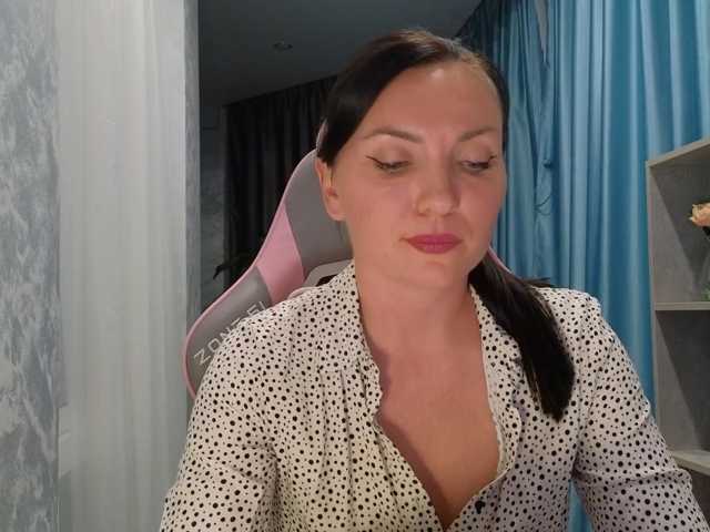 DIVORA live cam on BongaCams