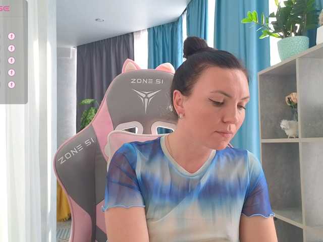 DIVORA live cam on BongaCams