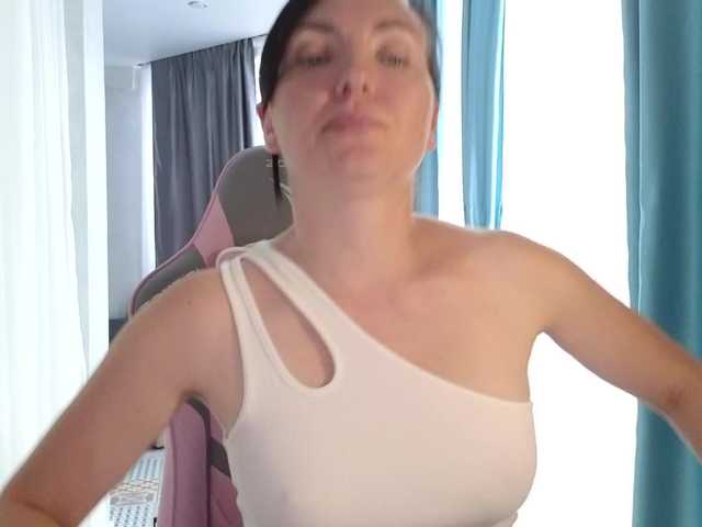 DIVORA live webcam show