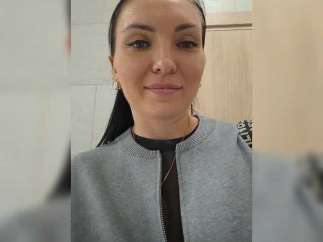 DIVORA live cam on BongaCams