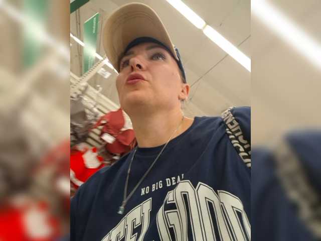 DIVORA live cam on BongaCams