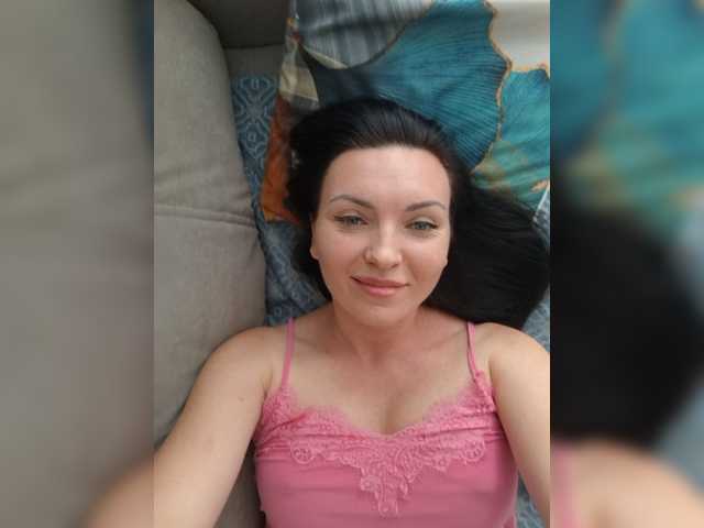 DIVORA live cam on BongaCams