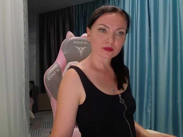 DIVORA live cam on BongaCams