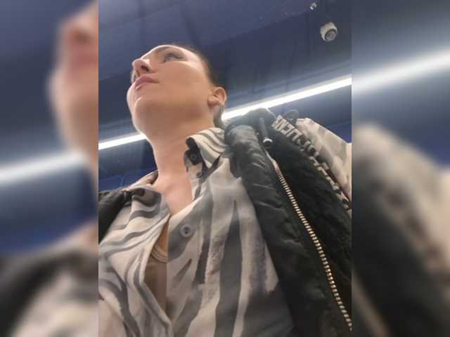 DIVORA live cam on BongaCams