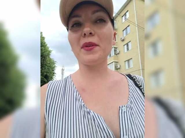 DIVORA live cam on BongaCams