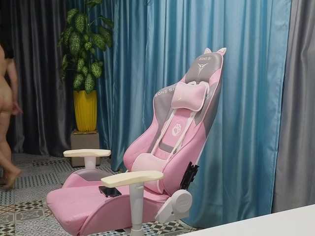 DIVORA live cam on BongaCams