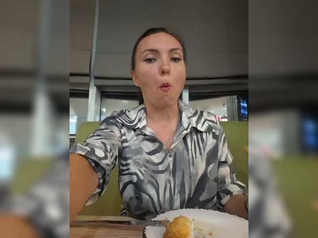DIVORA live cam on BongaCams
