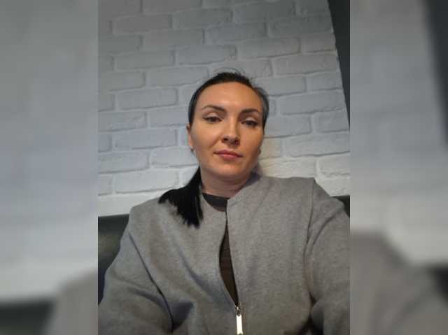 DIVo_0RA live cam on BongaCams