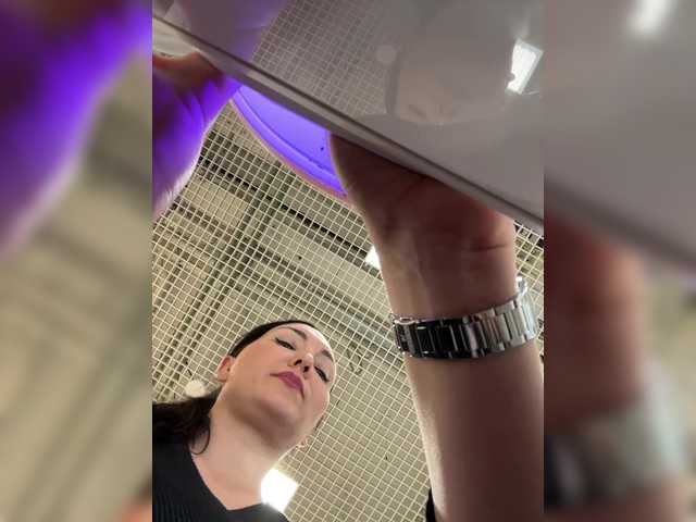 DIVORA's BongaCams show and profile