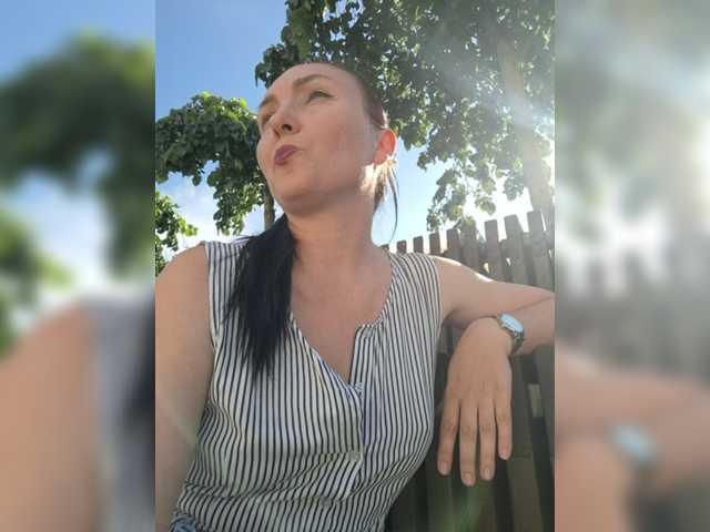 DIVORA live cam on BongaCams