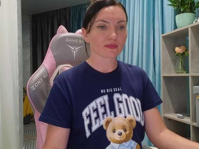 DIVORA live cam on BongaCams