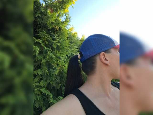 DIVORA live cam on BongaCams