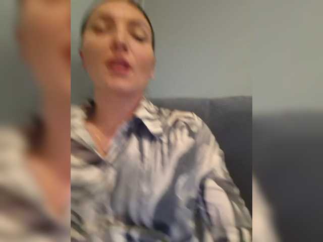 DIVORA live cam on BongaCams