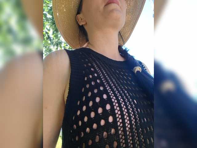 DIVORA live cam on BongaCams