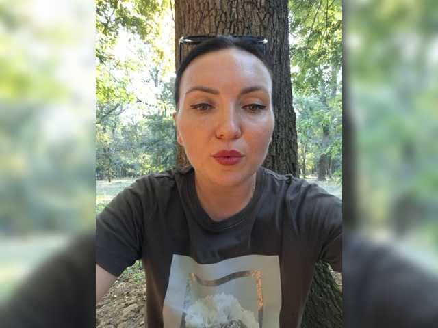 DIVORA live cam on BongaCams