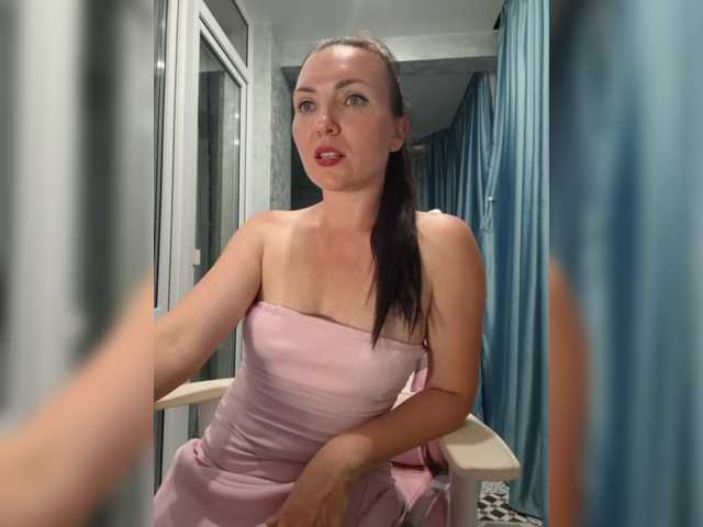DIVORA live cam on BongaCams