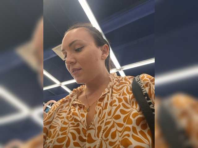 DIVORA live cam on BongaCams