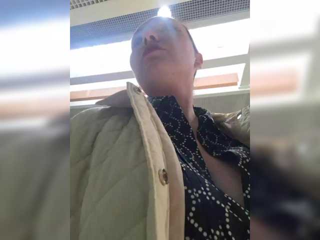 DIVORA's BongaCams show and profile