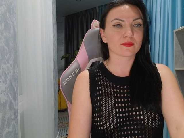 DIVORA, live now on BongaCams