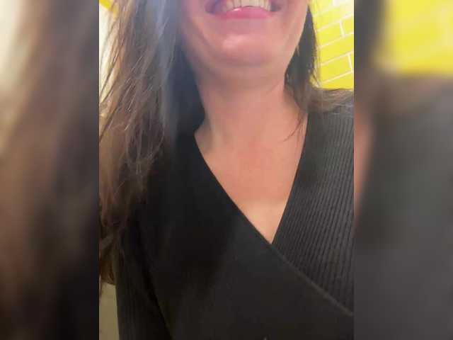 DIVORA's BongaCams show and profile