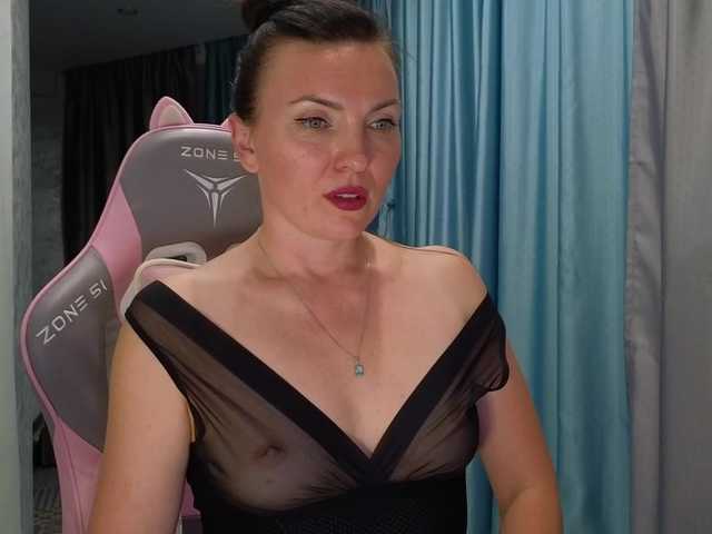 DIVORA live cam on BongaCams
