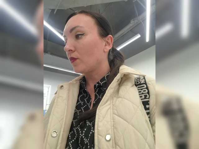 DIVORA's BongaCams show and profile