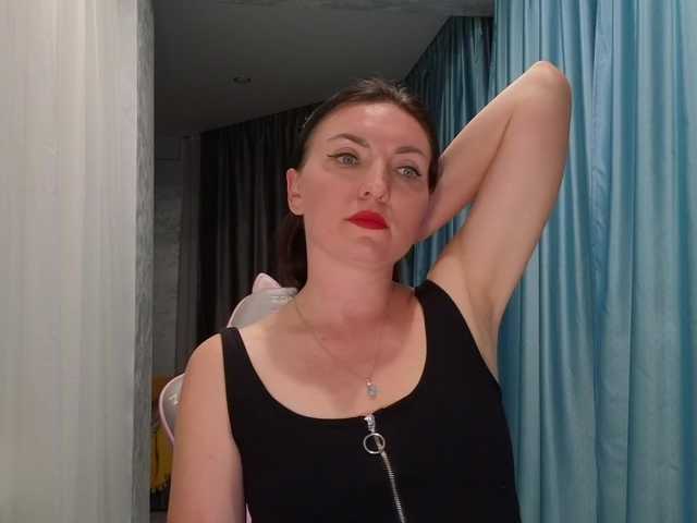DIVORA live cam on BongaCams