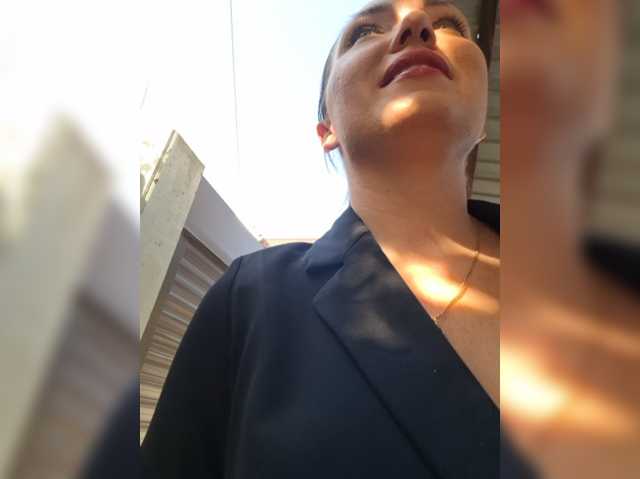 DIVORA, live now on BongaCams