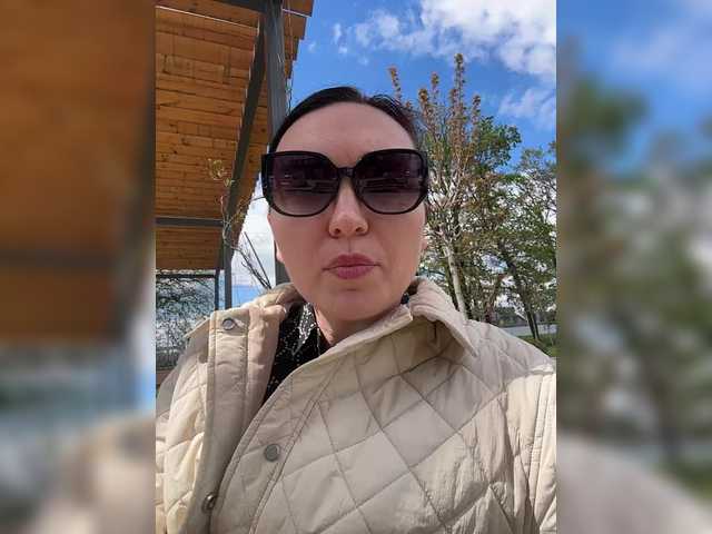 DIVORA's BongaCams profile