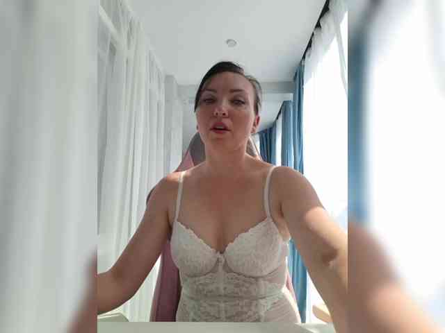 DIVORA Sex Cam Show