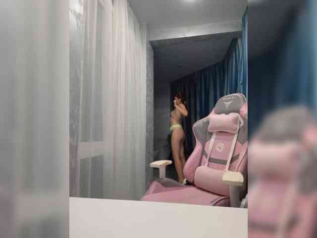 DIVORA Sex Cam Show