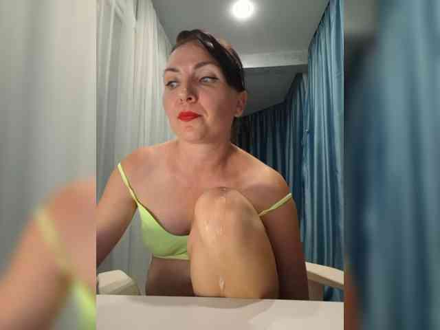 DIVORA Sex Cam Show