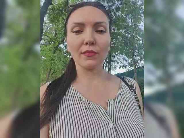DIVORA Sex Cam Show