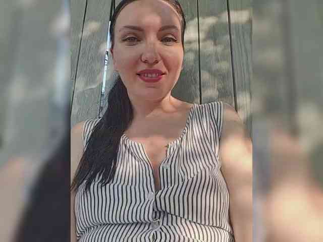 DIVORA Sex Cam Show