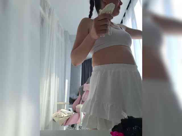 DIVORA Sex Cam Show