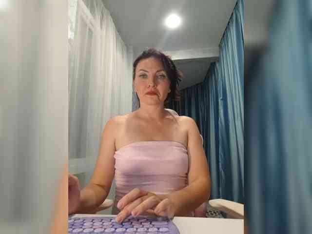DIVORA Sex Cam Show