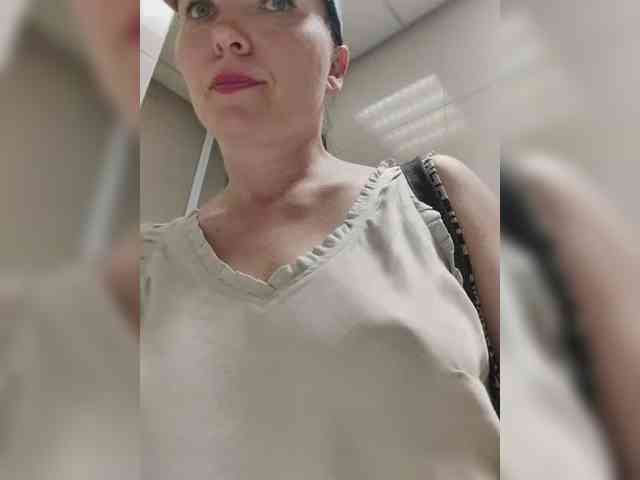 DIVORA Sex Cam Show