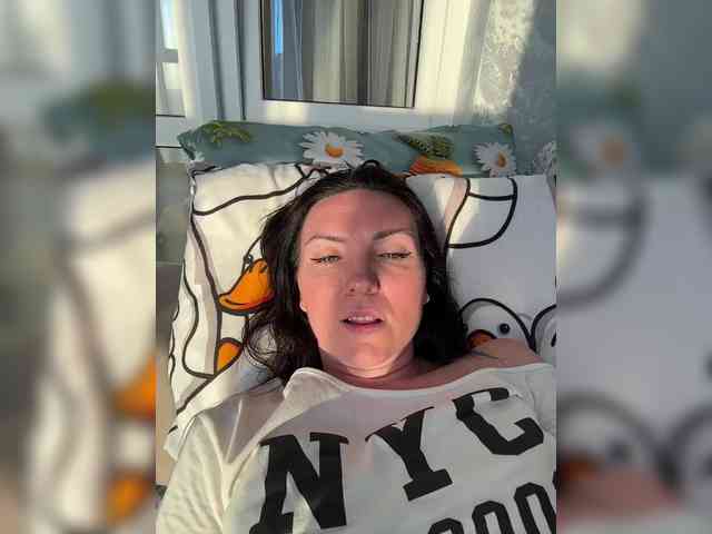 DIVORA Sex Cam Show