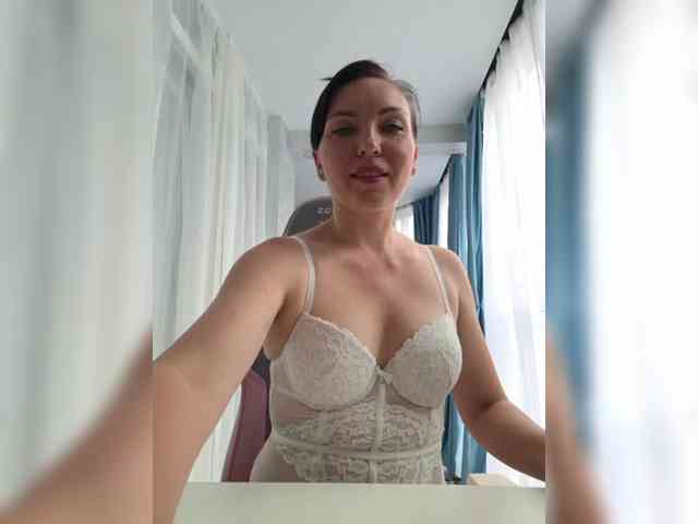 DIVORA Sex Cam Show