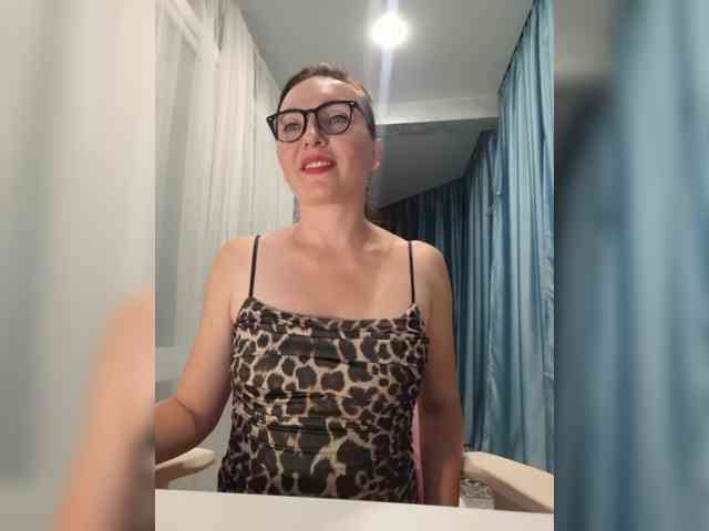 DIVORA Sex Cam Show
