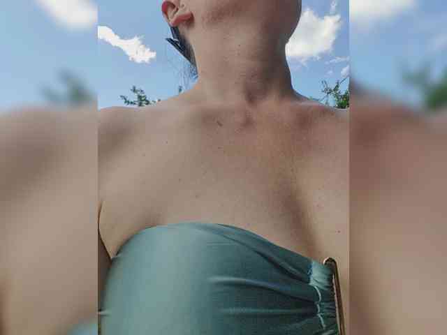 DIVORA Sex Cam Show
