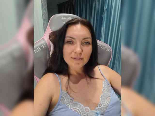 DIVORA Sex Cam Show