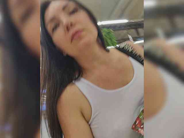 DIVORA Sex Cam Show
