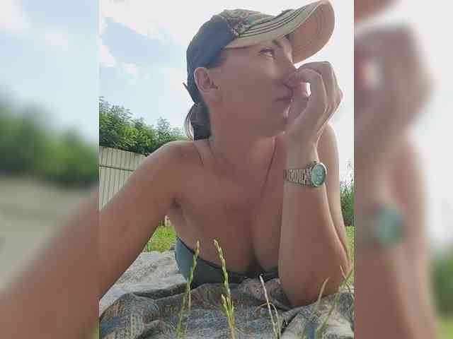 DIVORA Sex Cam Show