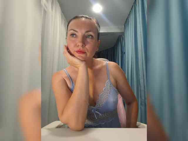 DIVORA Sex Cam Show