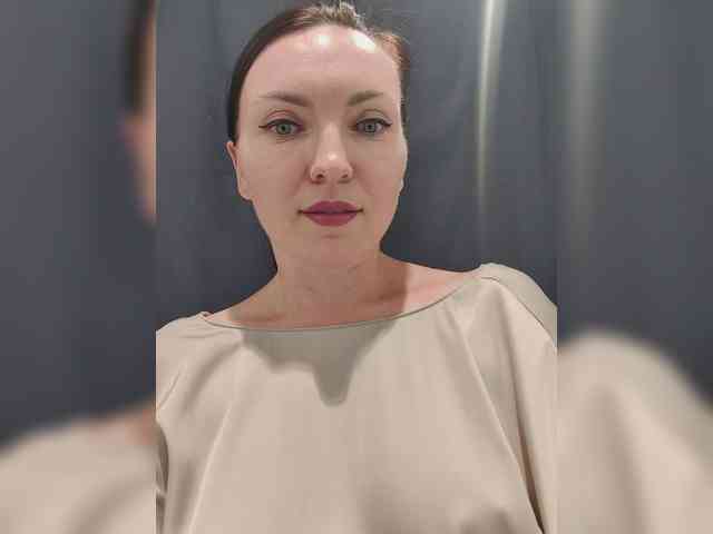DIVORA Sex Cam Show
