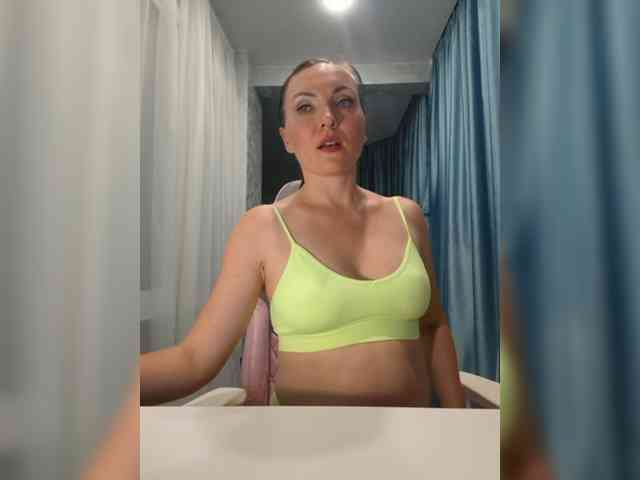 DIVORA Sex Cam Show